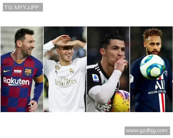 哪个足球明星对库里斯情有独钟并在社交媒体上表达了喜爱之情