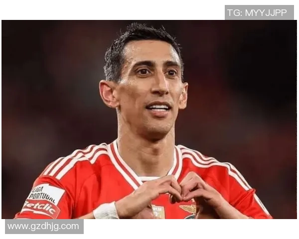 足球明星感动落泪瞬间视频引发球迷共鸣与热泪纷飞的情感共振